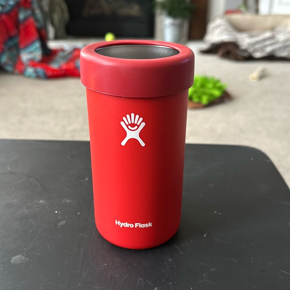 NWT Hydro Flask cooler can